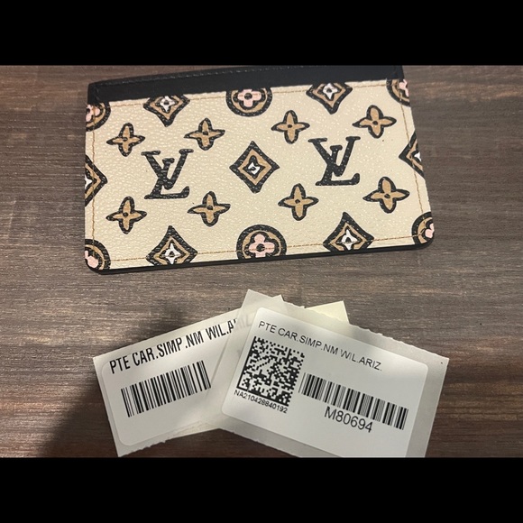 Brand new LV Limited edition card holder 👜 - Picture 2 of 8